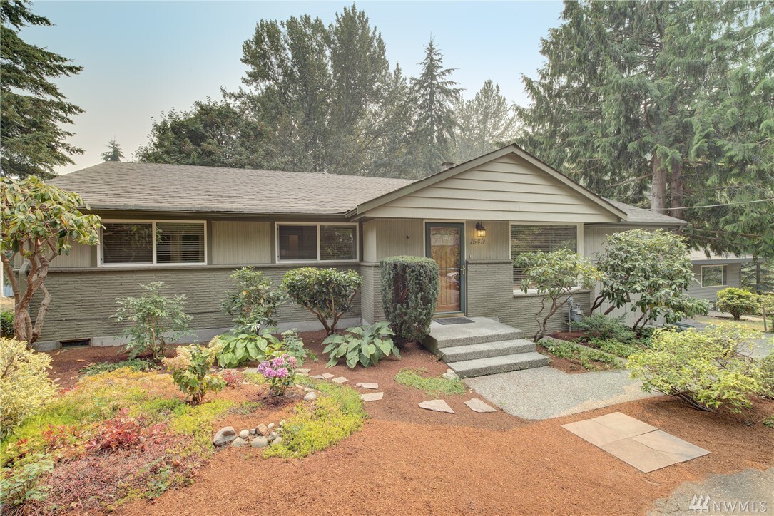 Property Photo: 1549 NE 105th St WA 98125