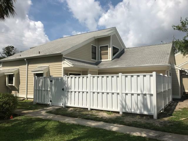 Property Photo: 1402 Summerwinds Lane FL 33458