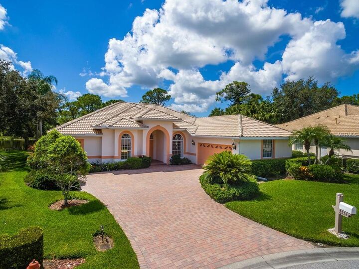5213 Far Oak Cir  Sarasota FL 34238 photo