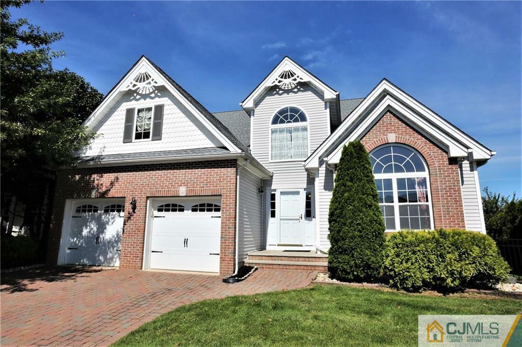 Property Photo:  15 Colonial Court  NJ 08831 