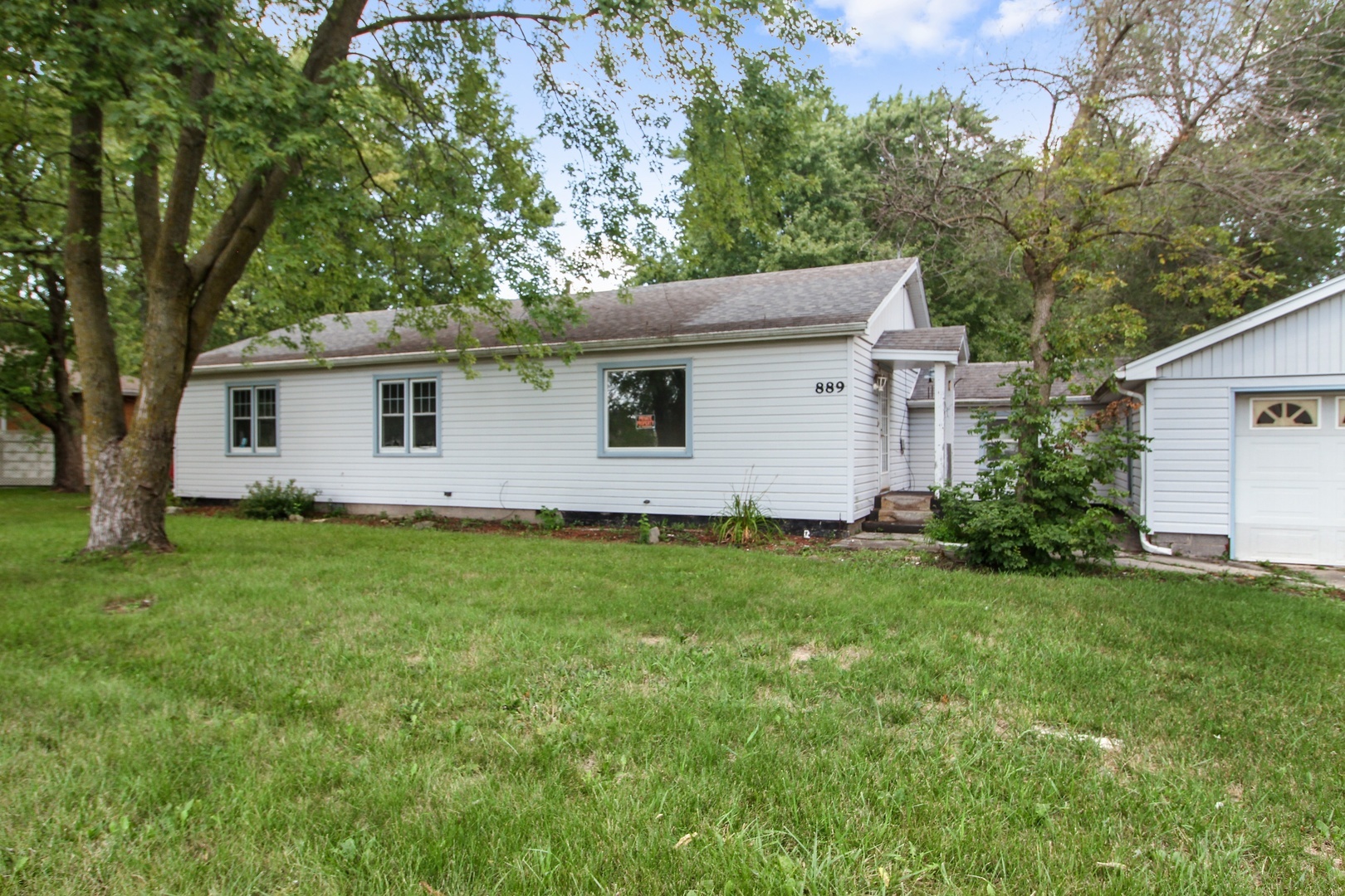 Property Photo:  889 Armour Road  IL 60914 