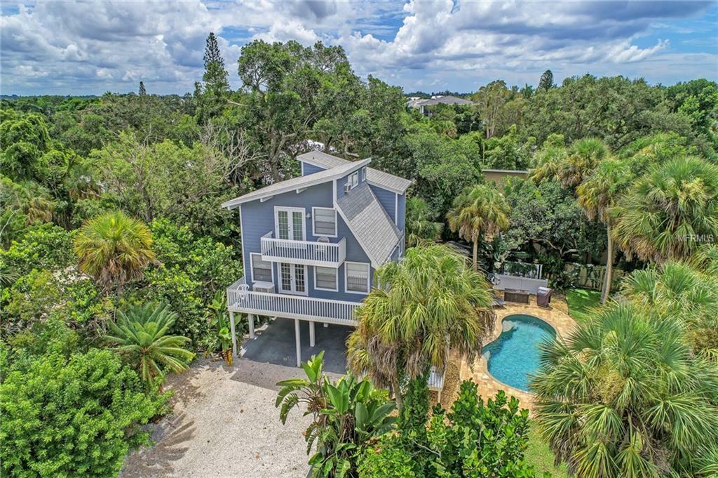 Property Photo: 204 Garden Lane FL 34242