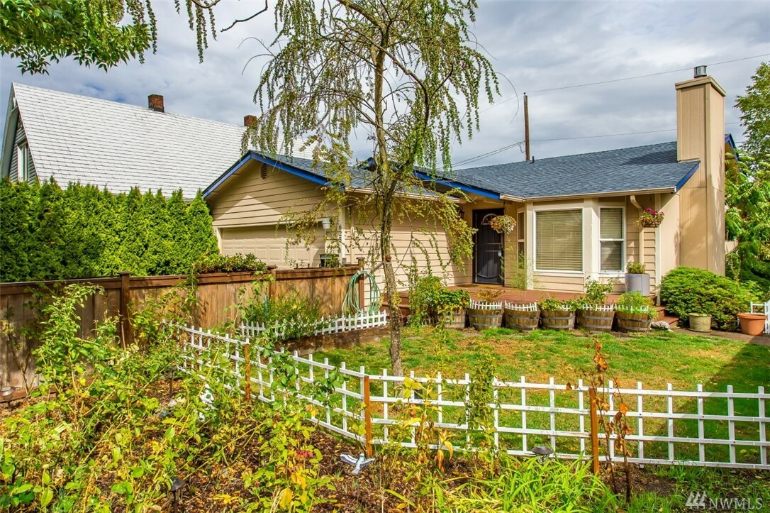 Property Photo:  625 S Oakes St  WA 98405 