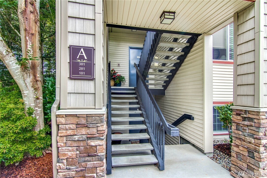 Property Photo:  25025 SE Klahanie Blvd A201  WA 98029 