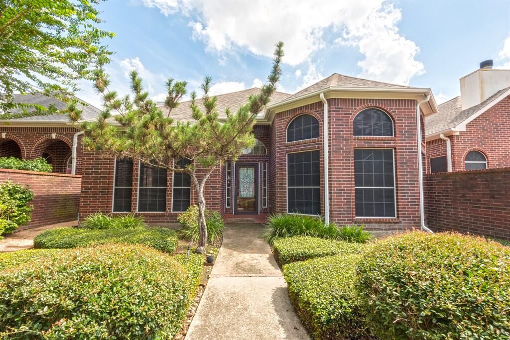 Property Photo:  4715 S Cashel Oak Drive  TX 77069 