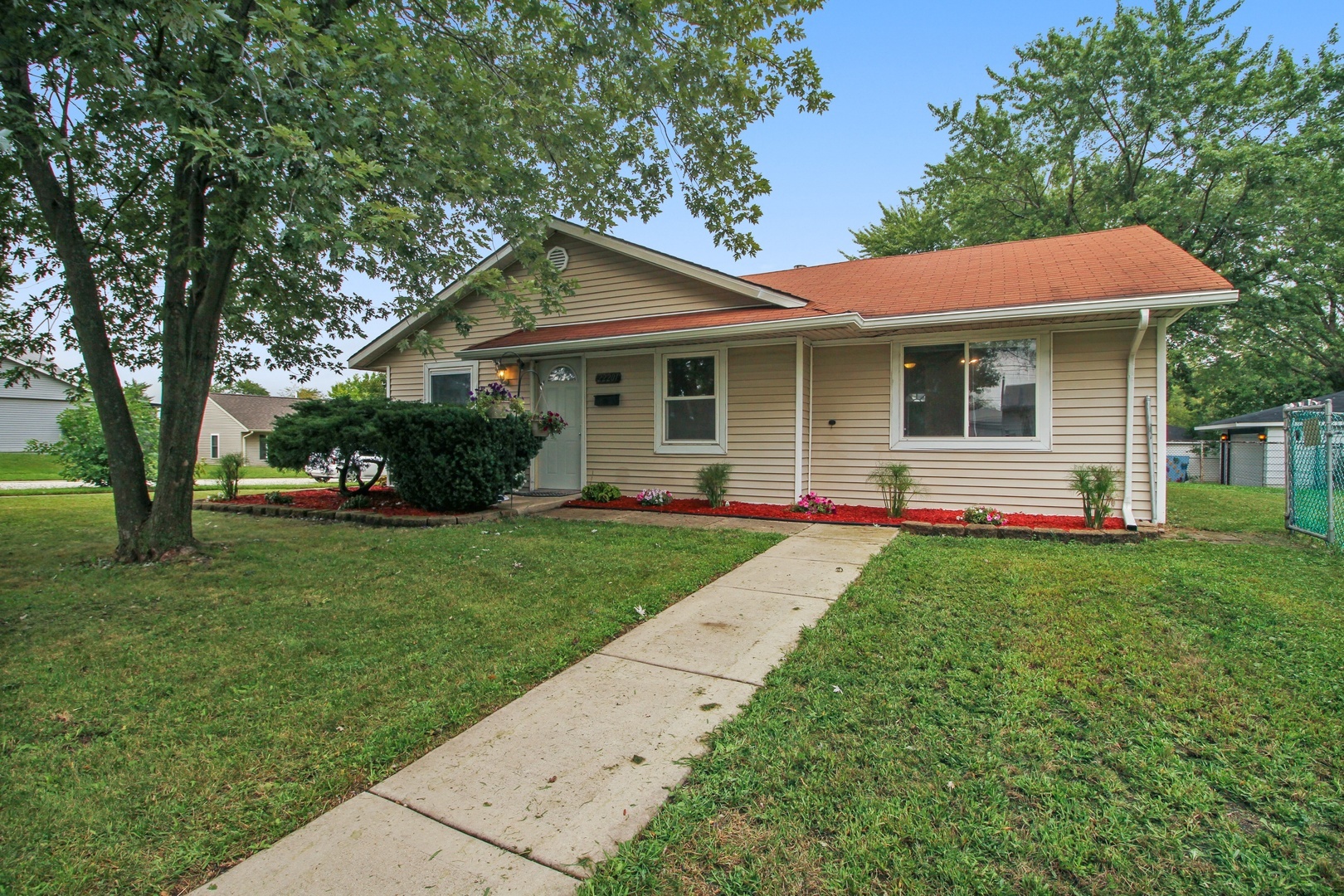 Property Photo:  22201 Hawthorne Way  IL 60471 