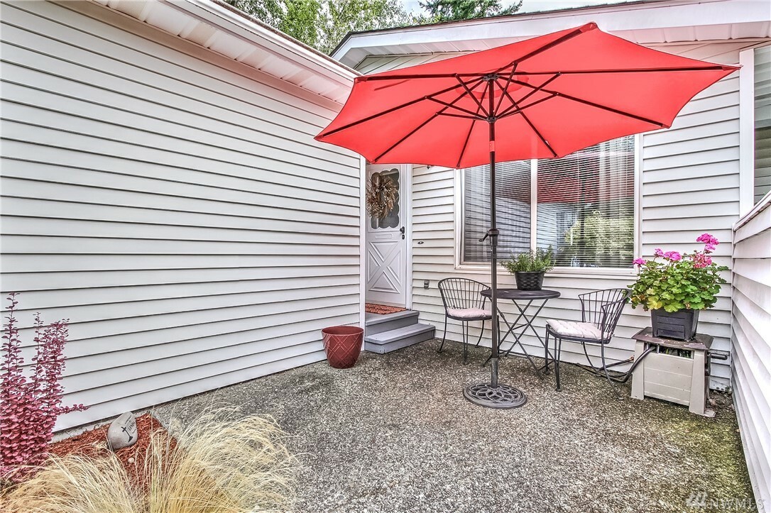 Property Photo: 118 S 324th Place 46 WA 98003