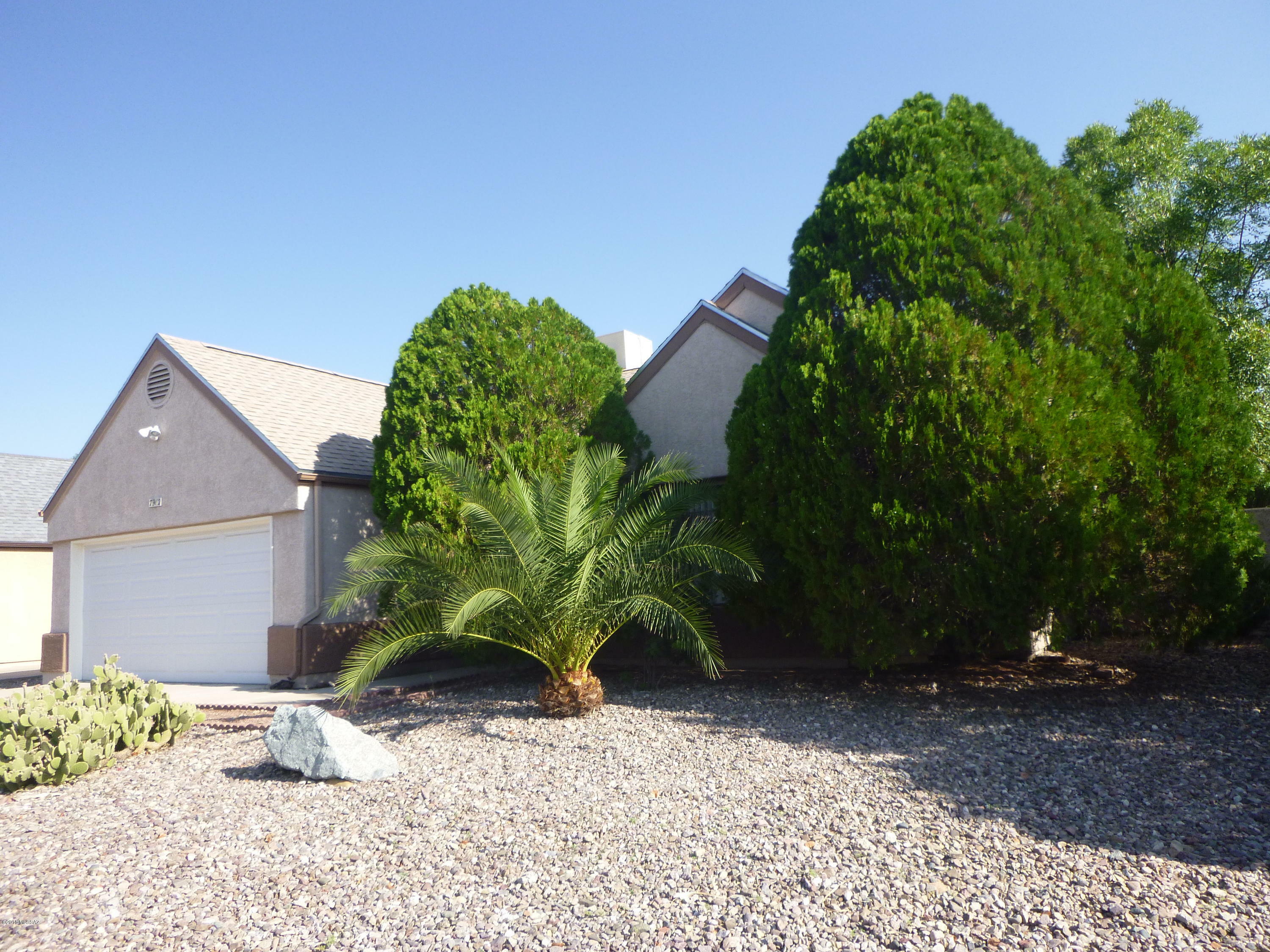 Property Photo: 7912 N Roundstone Drive AZ 85741