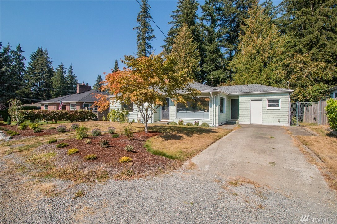 Property Photo:  325 Magnolia Ave  WA 98203 