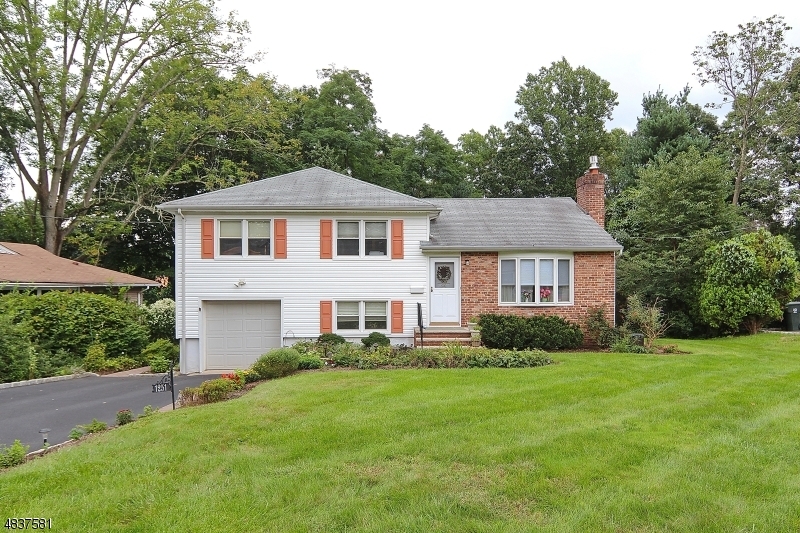 Property Photo:  1251 Poplar Ave  NJ 07092 