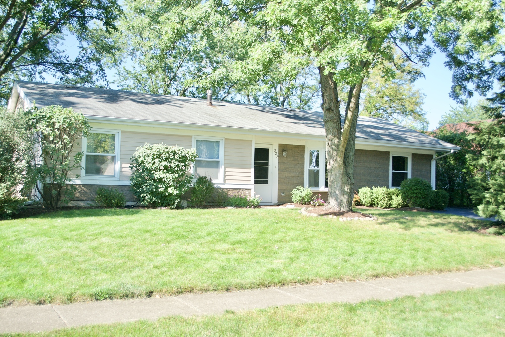 Property Photo:  328 Dean Circle  IL 60440 