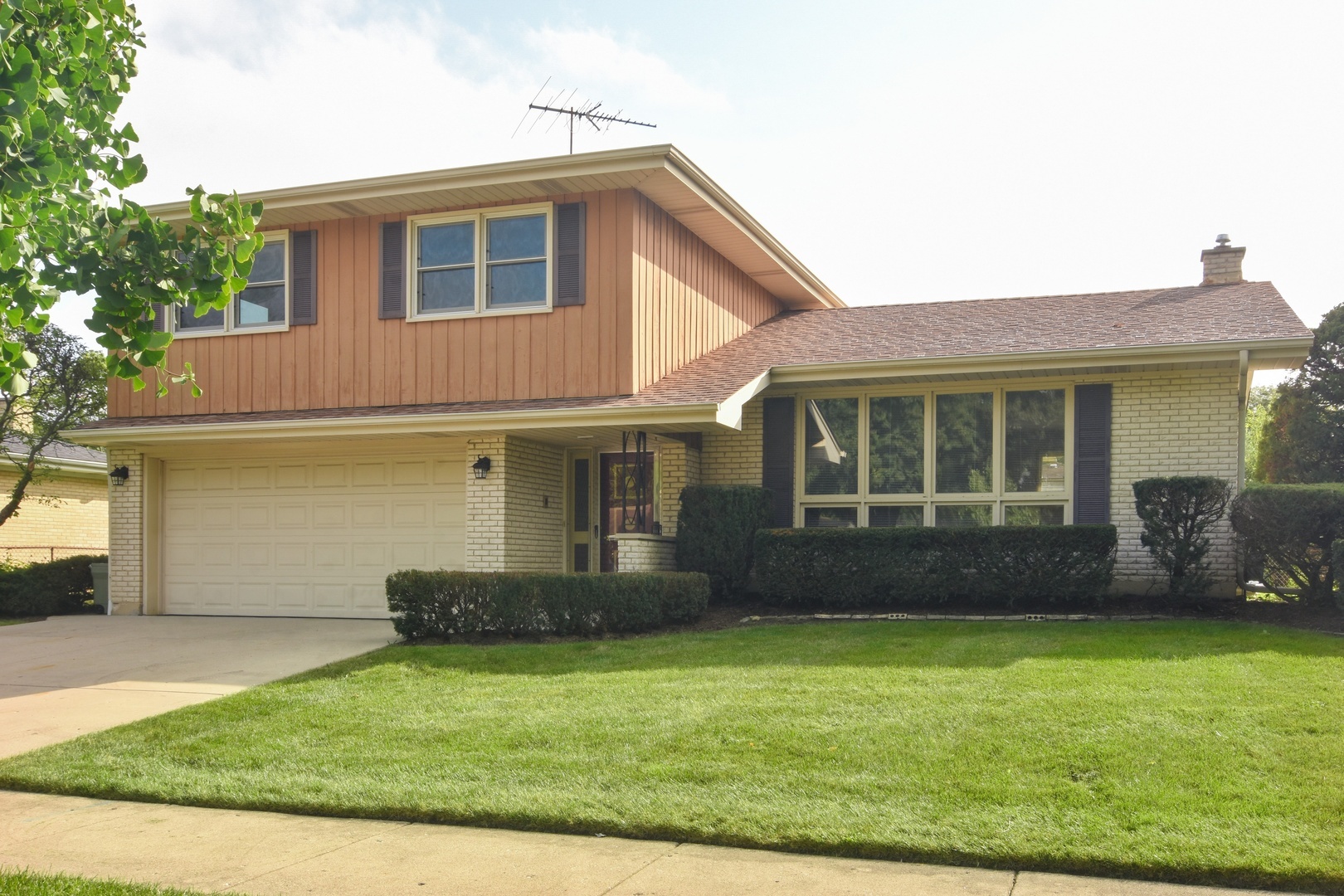 Property Photo:  1081 Sherwood Drive  IL 60090 