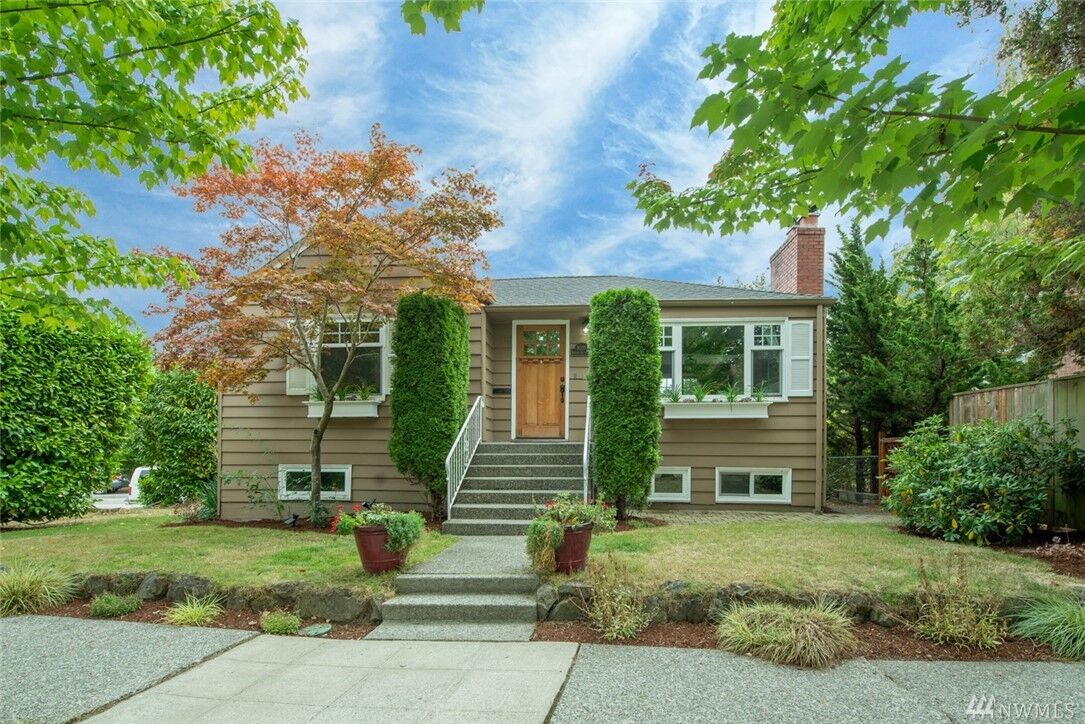 Property Photo:  8020 Ravenna Avenue NE  WA 98115 