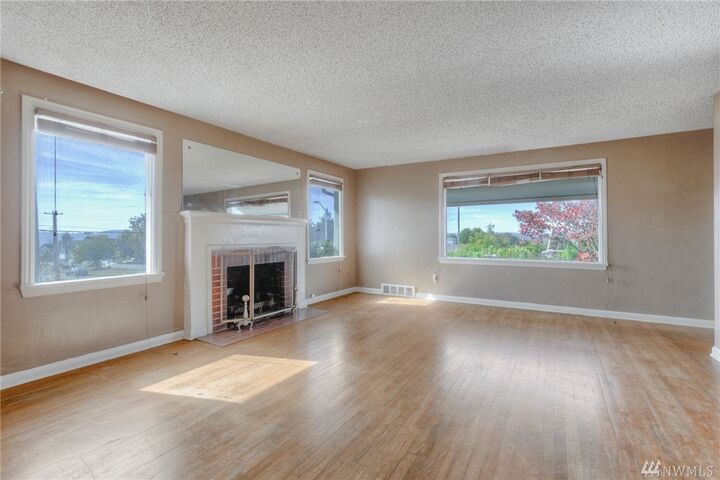 Property Photo:  4544 S 13th Ave  WA 98108 