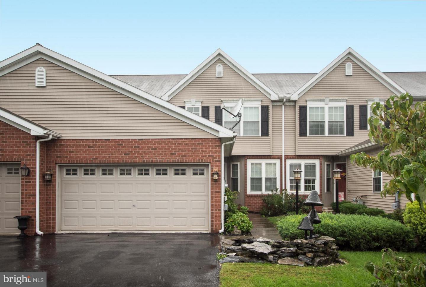 Property Photo: 87 Pin Oak Street PA 17078