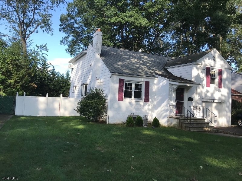 Property Photo:  32 Sherwood Rd  NJ 07081 