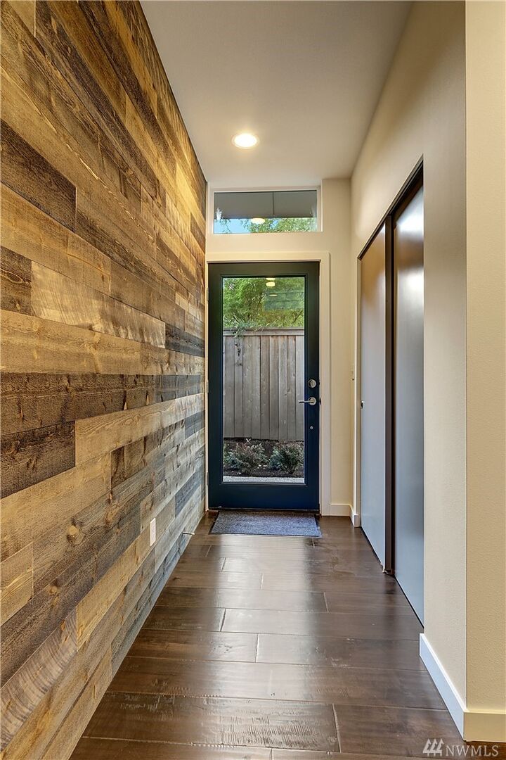 Property Photo:  1504 1st Ave N  WA 98109 