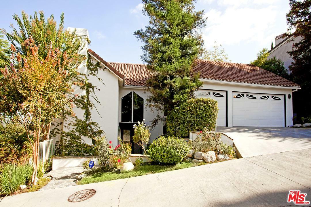 Property Photo:  3630 Roberts View Pl  CA 91604 