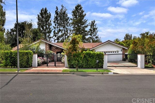 Property Photo:  4661 Vista De Oro Avenue  CA 91364 