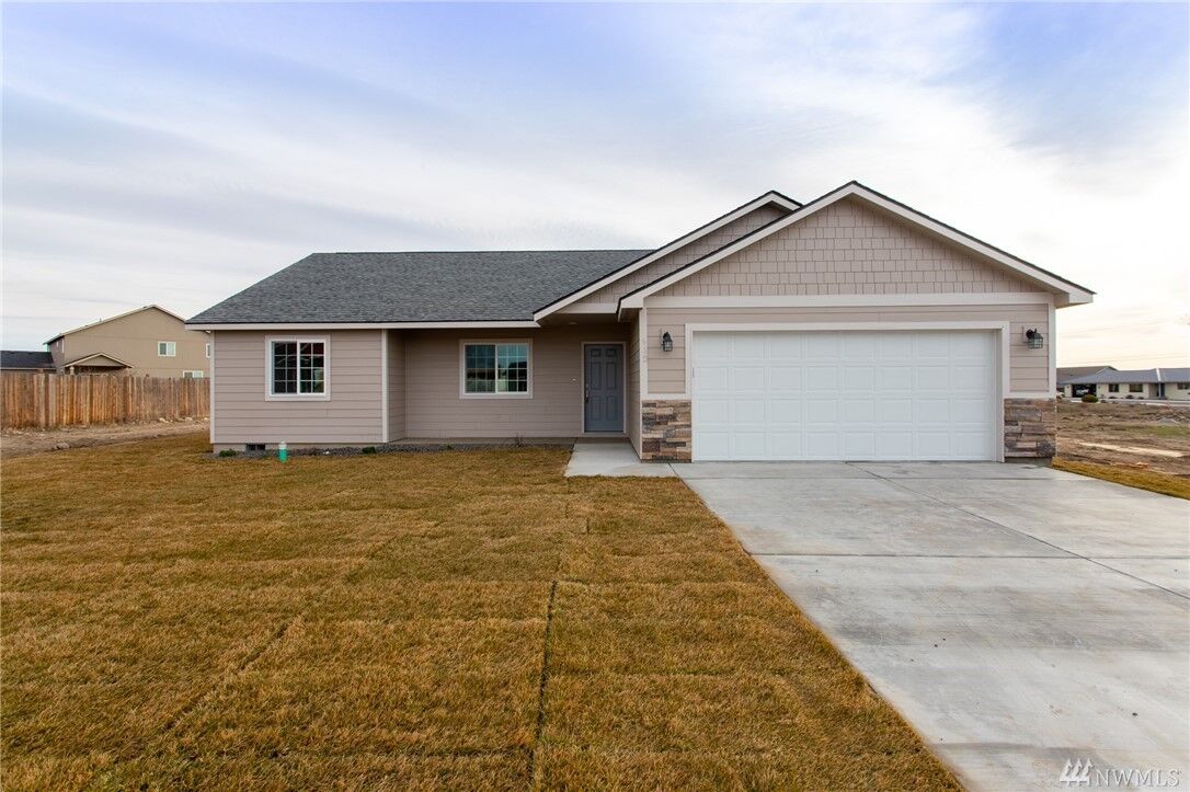 Property Photo:  412 S Trillium Wy  WA 98837 