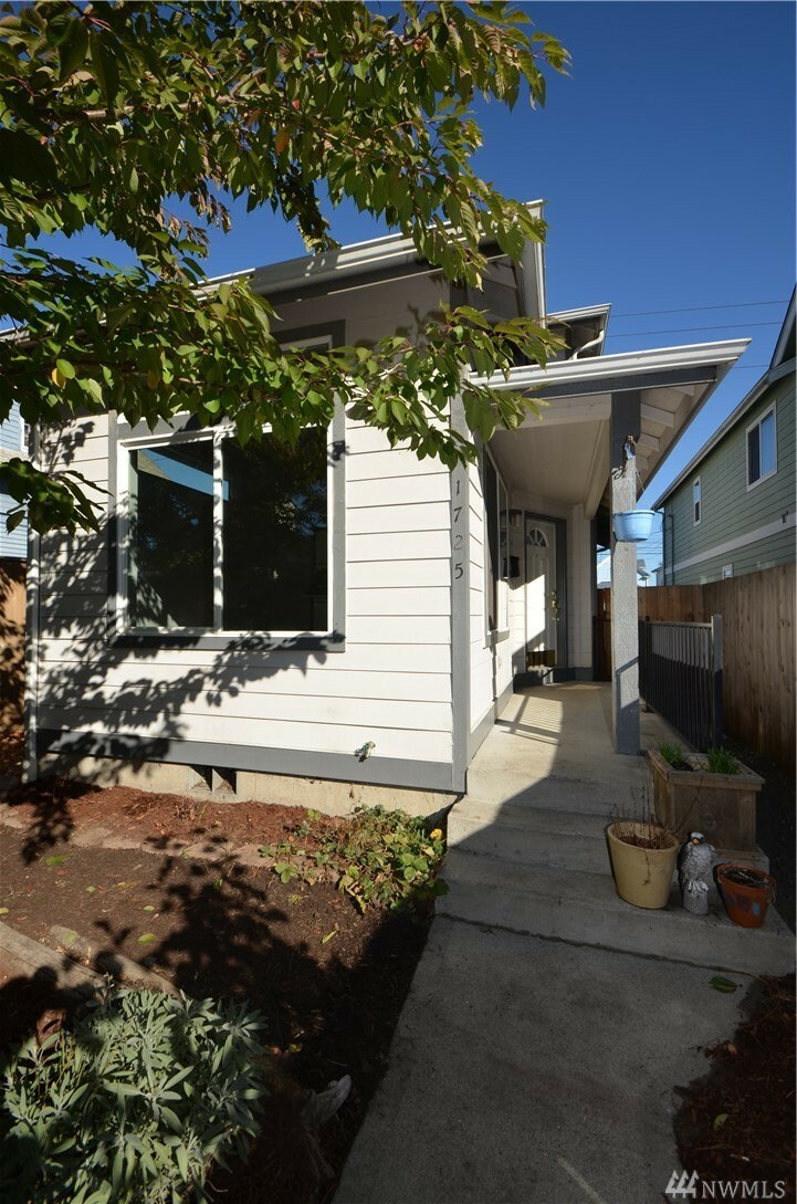 Property Photo:  1725 S Sheridan Ave  WA 98405 