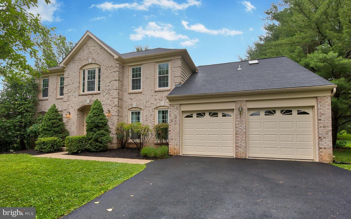 Property Photo:  9725 Days Farm Drive  VA 22182 