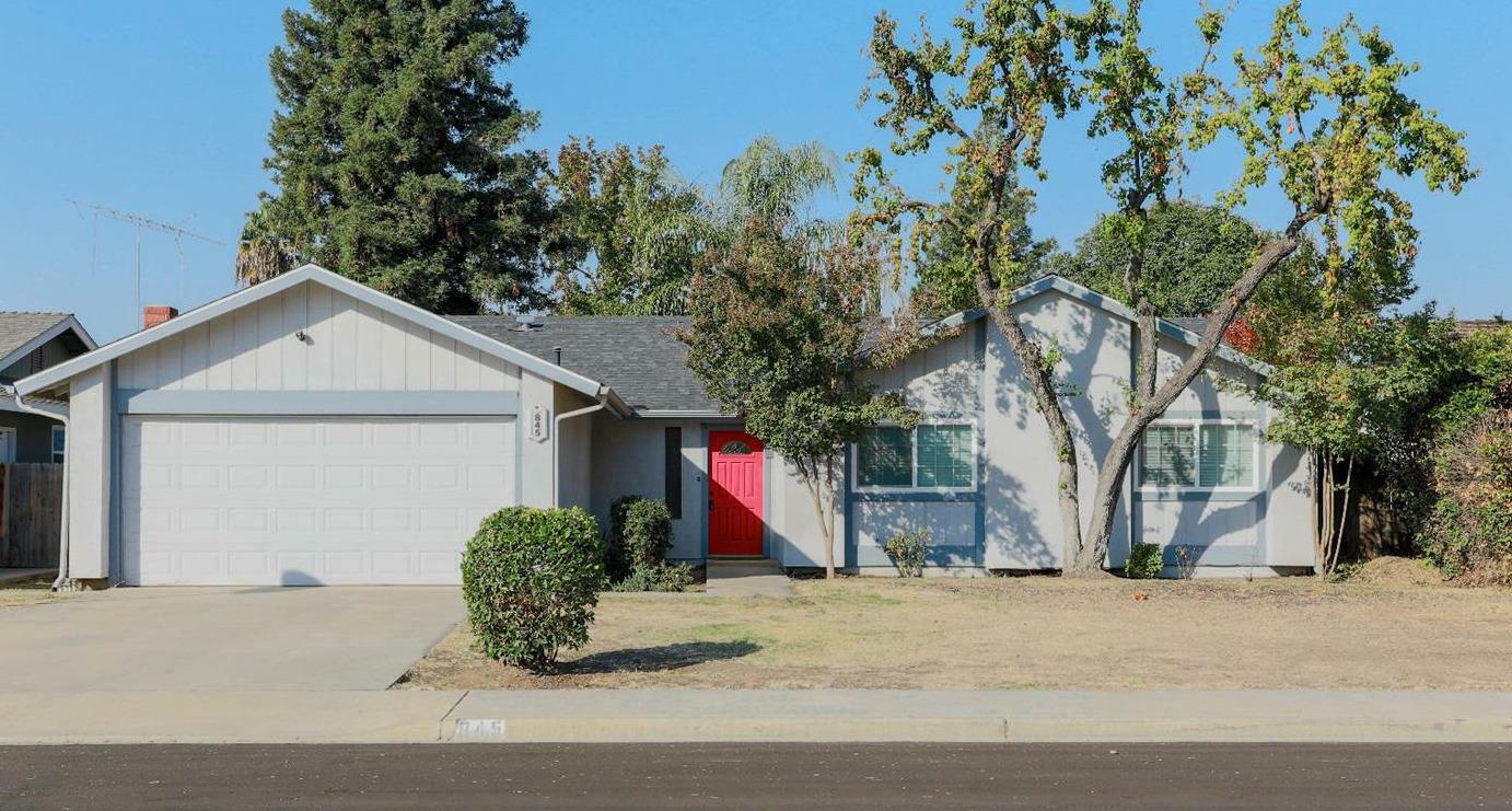 Property Photo:  845 S Julieann Street  CA 93277 