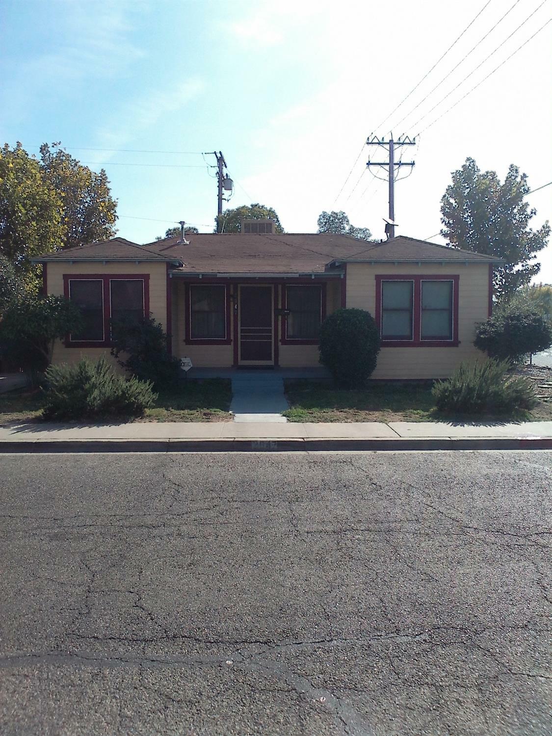 Property Photo:  2047 W Connelly Avenue  CA 93291 