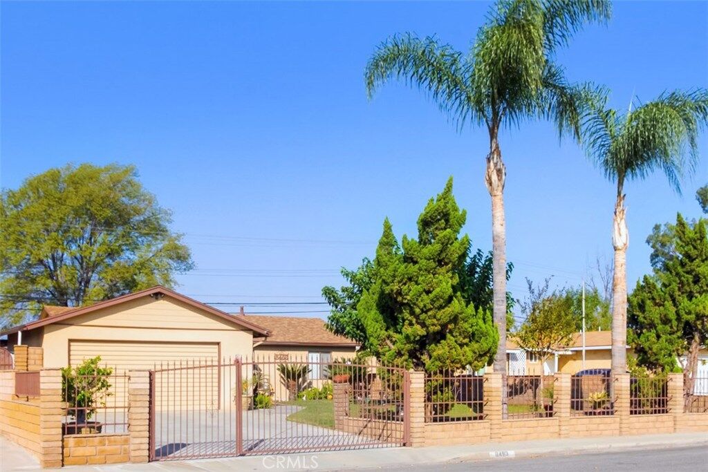 Property Photo:  8463 Via Norte Drive  CA 92503 