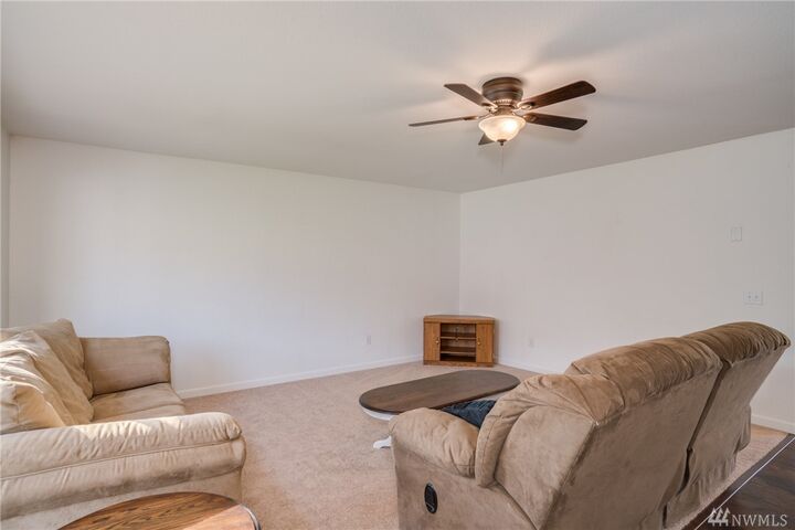 Property Photo:  17 Elgin Ave  WA 98850