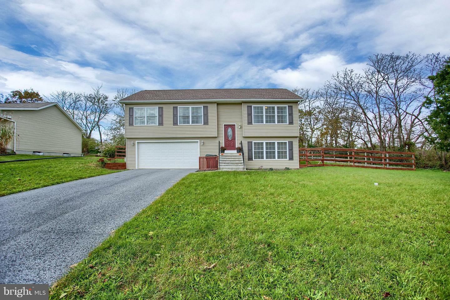 Property Photo:  9 Camelot Lane  PA 17241 