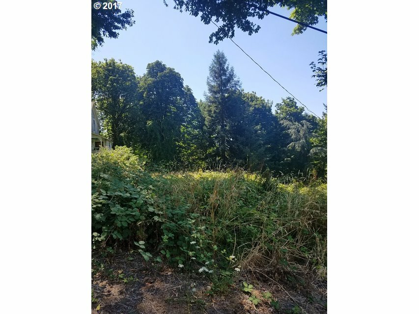 Property Photo:  207 4th Ave  OR 97045 