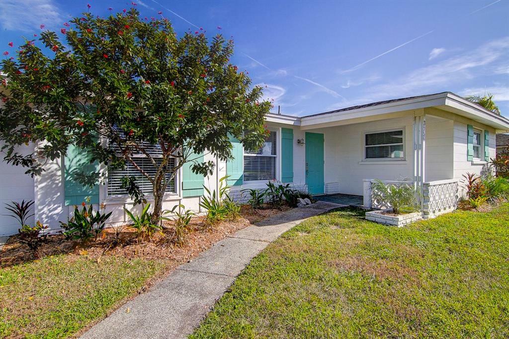 Property Photo: 3256 Kenmore Drive FL 34231