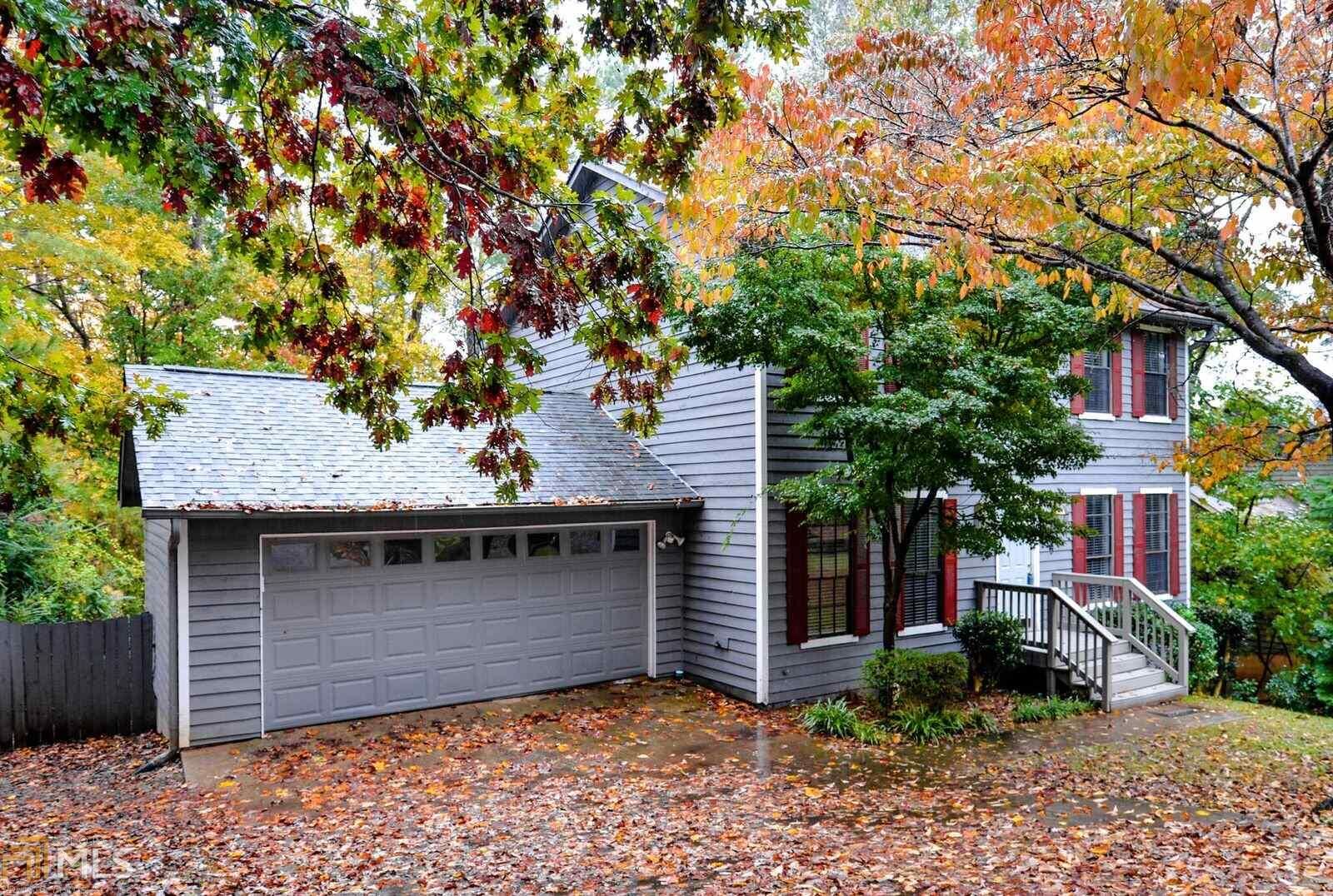 Property Photo: 9845 Lake Forest Way GA 30076