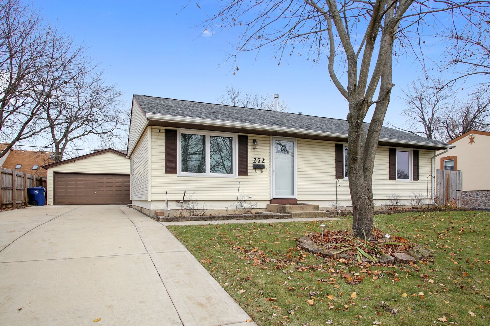 Property Photo:  272 Mark Avenue  IL 60139 
