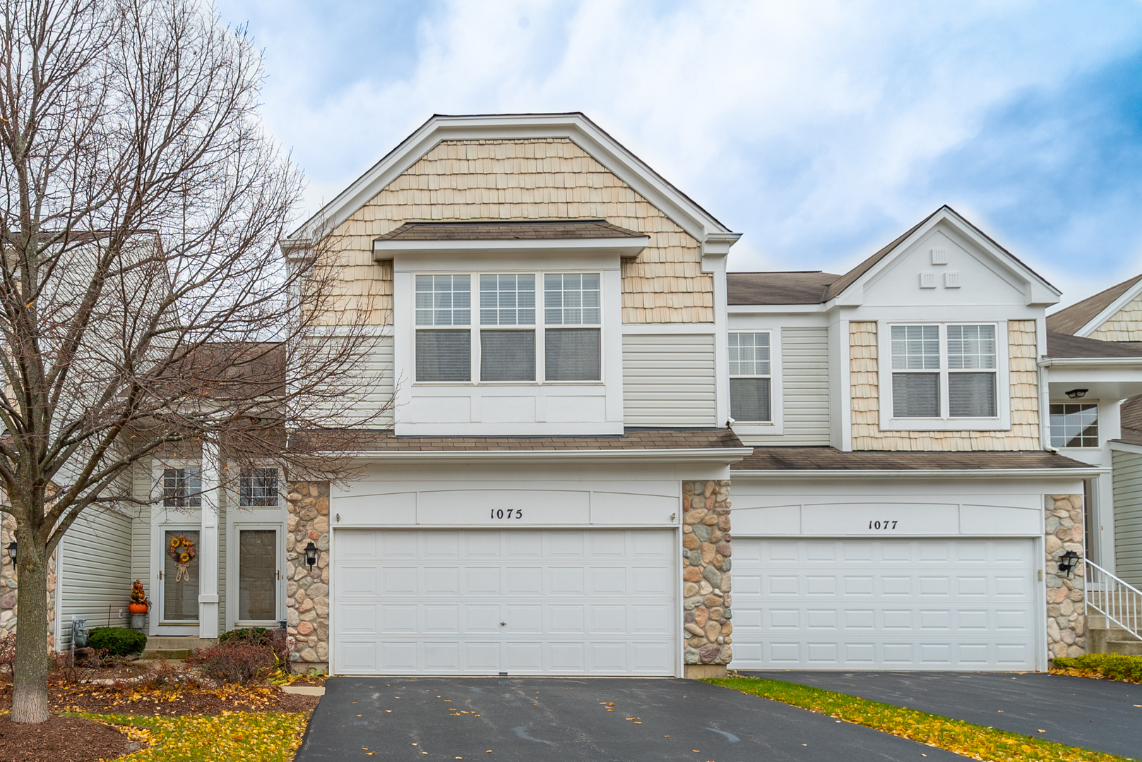 Property Photo: 1075 Delta Drive 1075 IL 60123