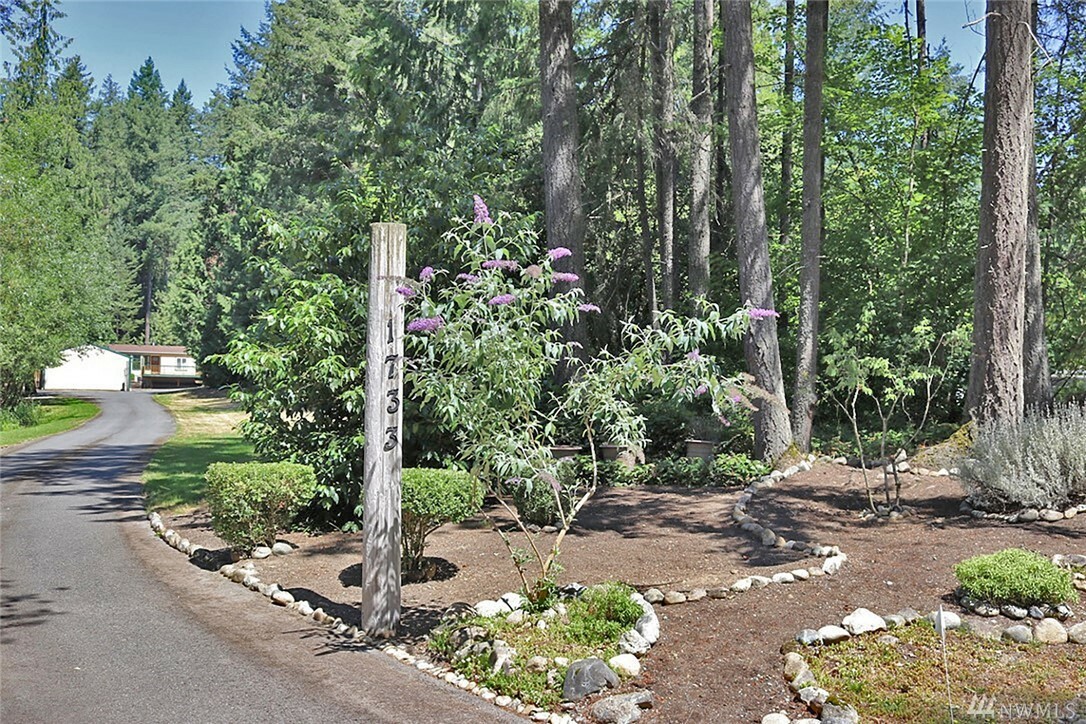 Property Photo: 1733 W Beaver Lake Dr SE WA 98075
