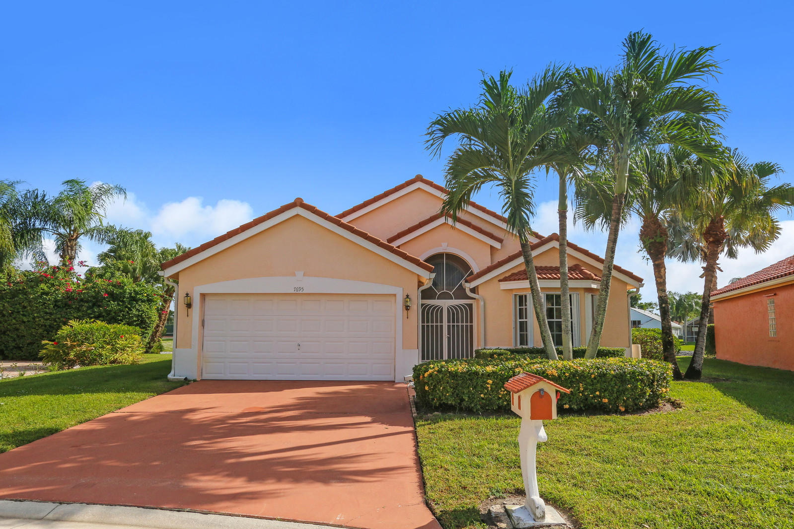 Property Photo: 7695 Great Glen Circle FL 33446