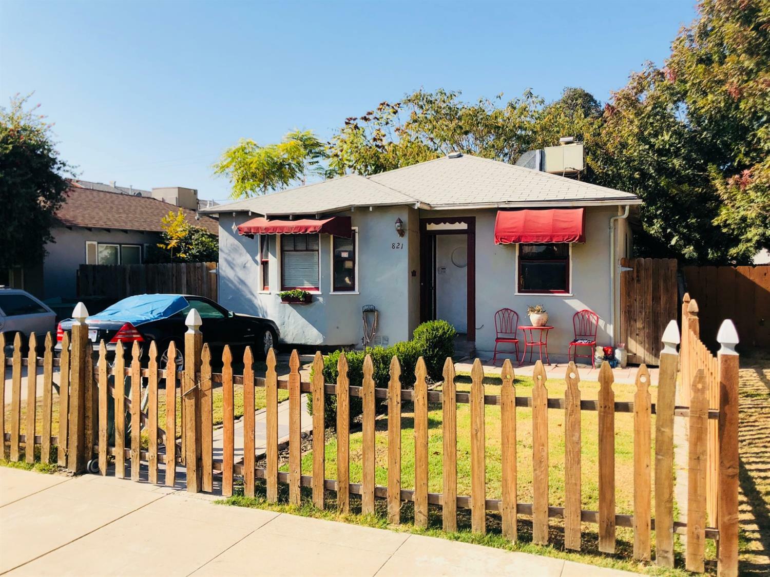 Property Photo:  821 S Court Street  CA 93277 