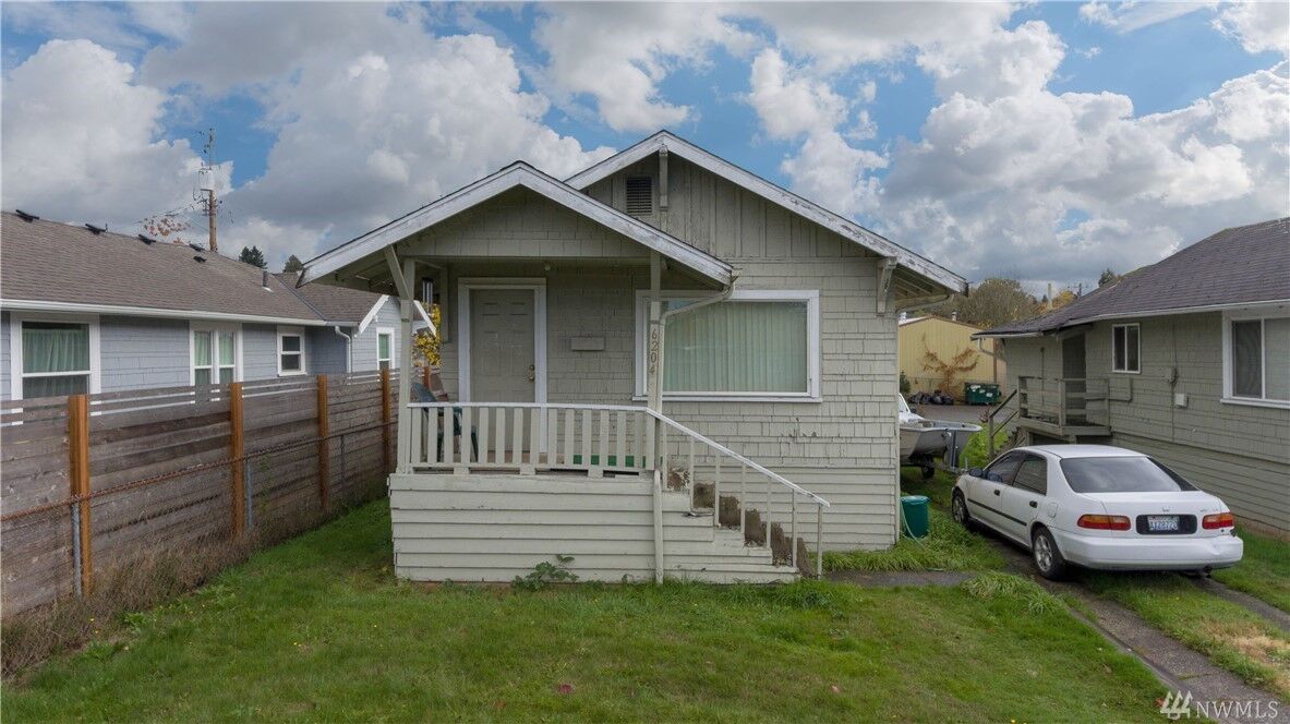 Property Photo:  6204 44th Ave S  WA 98118 