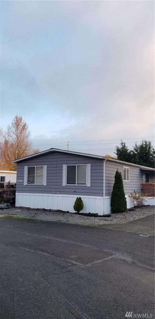 Property Photo: 1206 98th St E WA 98445