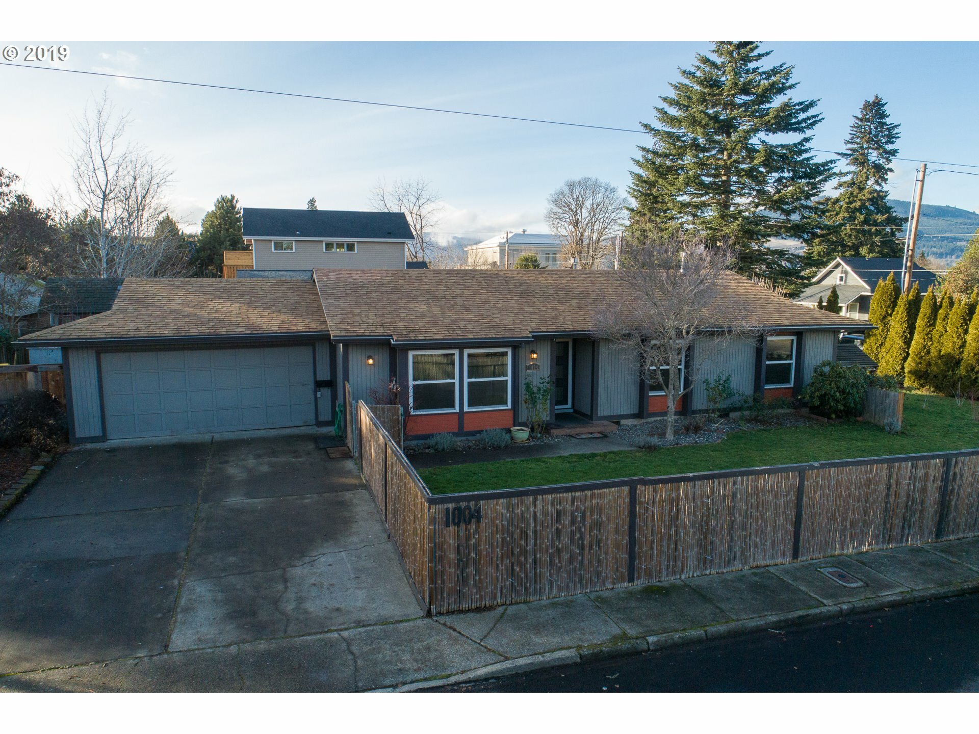 Property Photo: 1004 8th St OR 97031