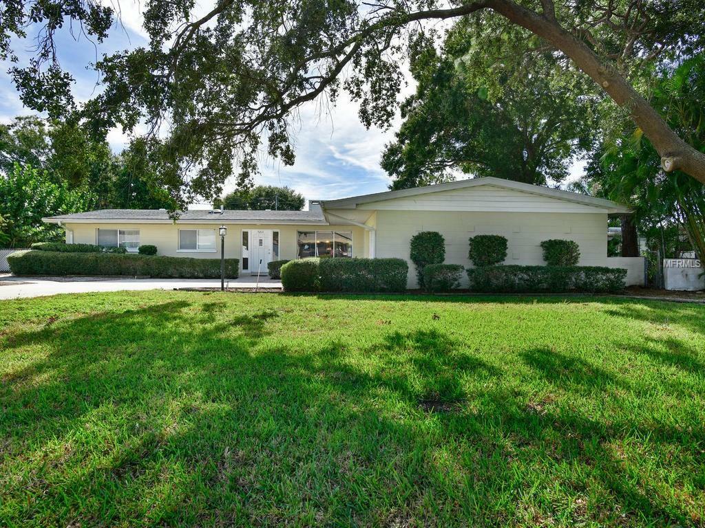 Property Photo:  5611 8th Avenue Drive W  FL 34209 