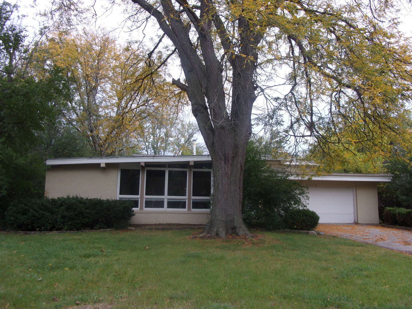 Property Photo:  2913 Balmoral Crescent  IL 60422 