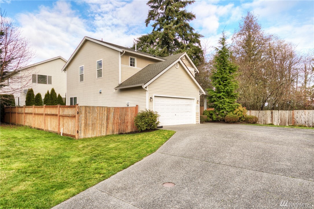Property Photo: 15015 68th Ave E WA 98375
