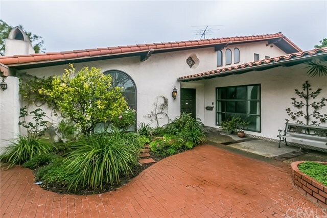 Property Photo:  1610 Iris Avenue  CA 90503 