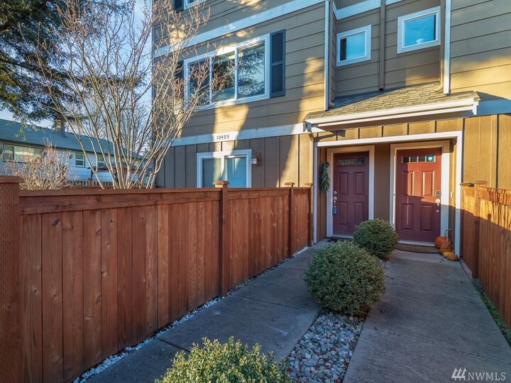 2 bed Seattle home for sale 10409 Alderbrook Place NW, Seattle, WA 98177
