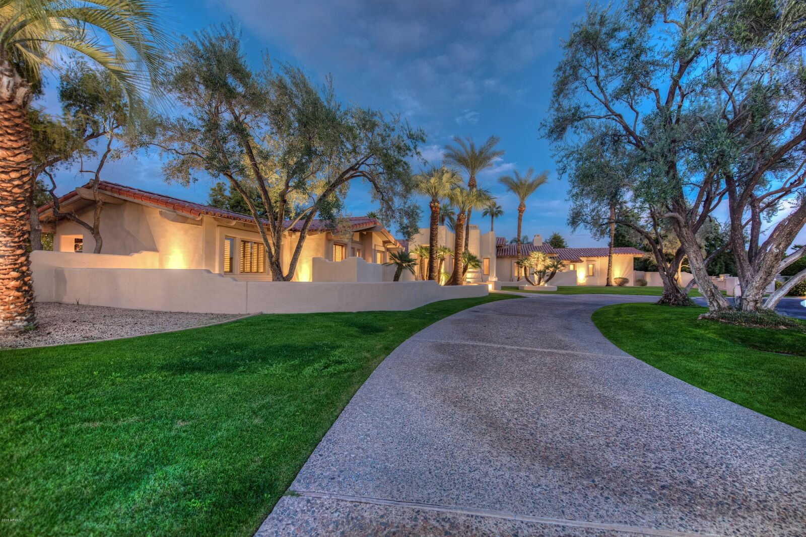 Property Photo:  8601 N 64th Place  AZ 85253 