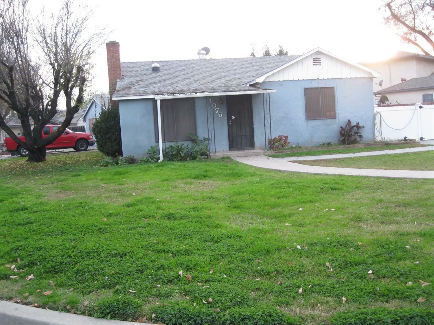 Property Photo:  1075 E Beverly Drive  CA 93274 