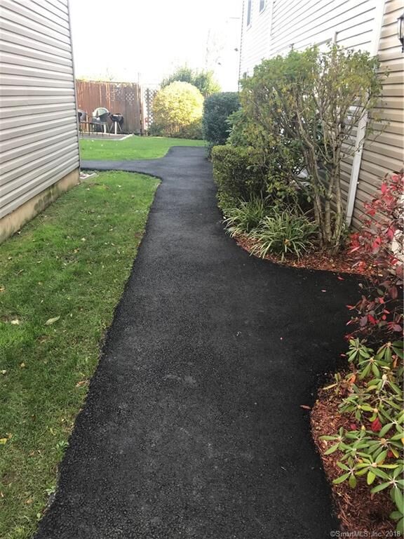 Property Photo:  21 Richmond Place 11  CT 06902 